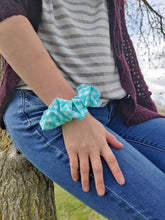 Load image into Gallery viewer, Picnic blanket scrunchie
